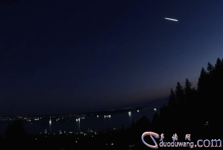 温哥华周六夜晚再现流星.png